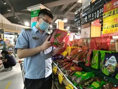 濟南市場監管部門開展粽子市場專項檢查，現場責令問題經營者整改